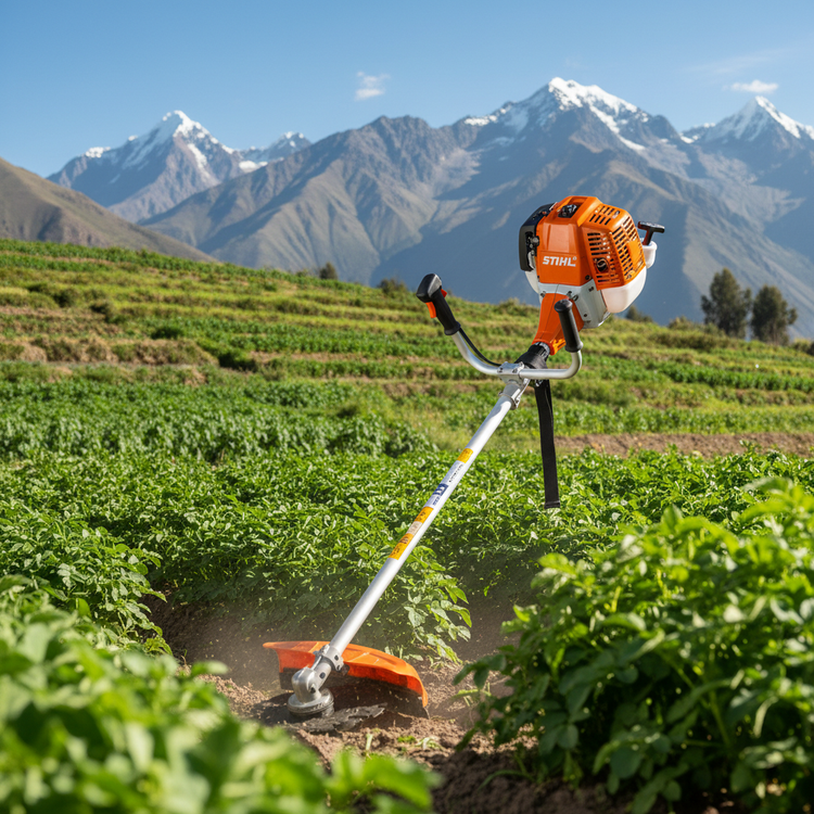 Chapeadora Stihl FS 250 naranja y negro en campo andino