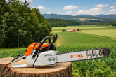 Motosierra Stihl MS 382 con fondo forestal y agrario