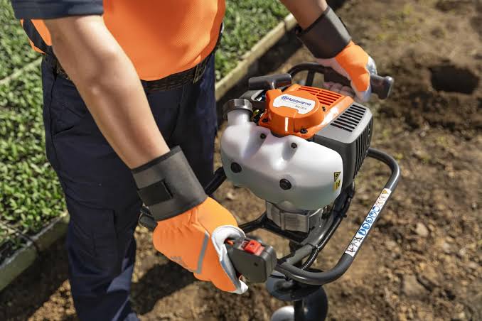Ahoyadora Husqvarna 541EA - en uso en campo